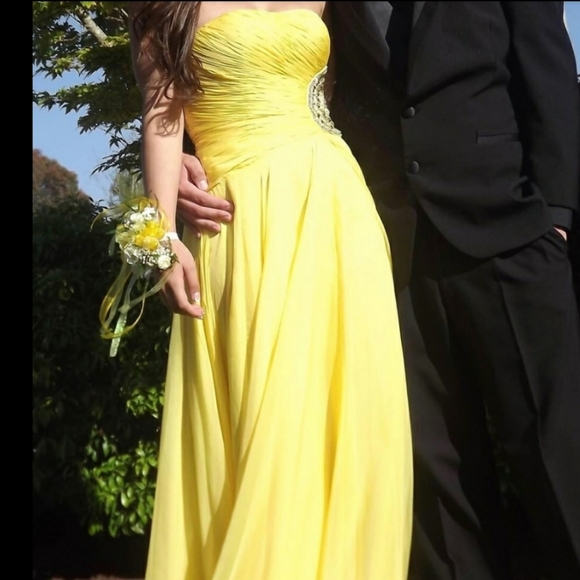 Sherri Hill Dresses & Skirts - Sherri hill yellow strapless beaded prom dress
